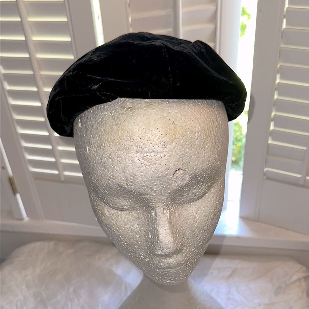 Vintage 50s Black Velvet Beret